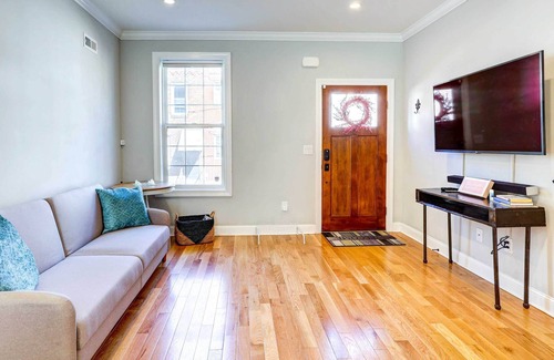 East Passyunk Crossing Maison | Philadelphia Townhome w/ Cityscape Views!