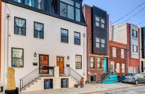 East Passyunk Crossing Maison | Philadelphia Townhome w/ Cityscape Views!