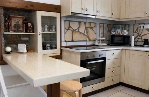 Tragilos Appartement | Philippos: Your Secluded Getaway with Pool