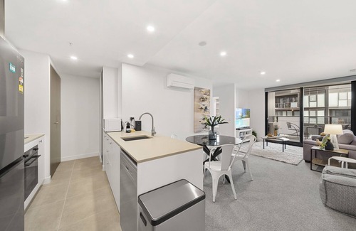 Phillip Appartement | Phillip 2-Bed: Chic Interiors, Amazing Amenities