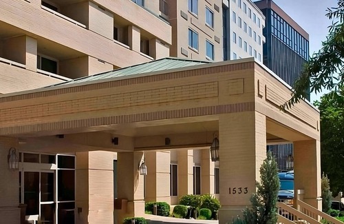Rosslyn Appartement | Phillips Collection Tour ! TWO 2BR Suites, Picnic Area, Pets Allowed