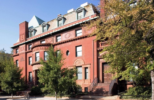 Rosslyn Appartement | Phillips Collection Tour ! TWO 2BR Suites, Picnic Area, Pets Allowed