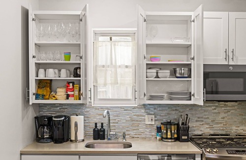 Queen Village Maison | Philly's Perfect Pad: Park Views, Parking & Walkable Charm!