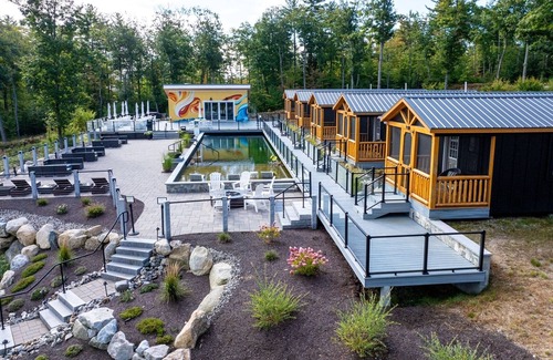 North Sebago Cabine | PHOEBE - RESORT WITH 12 PROPERTIES. NATURAL POND FOR SWIMMING. CAFE ON SITE.
