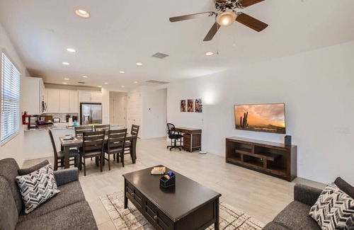 Estrella Village Maison | Phoenix 5BR With Fast Wifi!