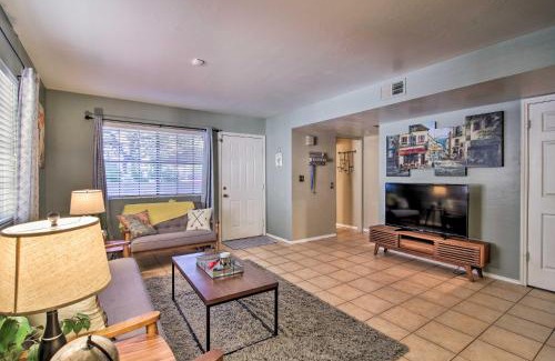 Camelback East Appartement | Phoenix Condo with Furnished Patio 3 Mi to Old Town