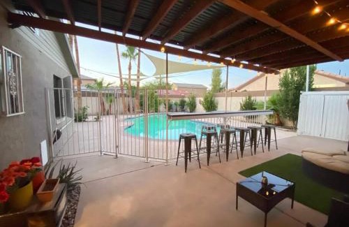 Rancho Oakey Maison | PHOENIX HOUSE GREAT FOR GROUPS!