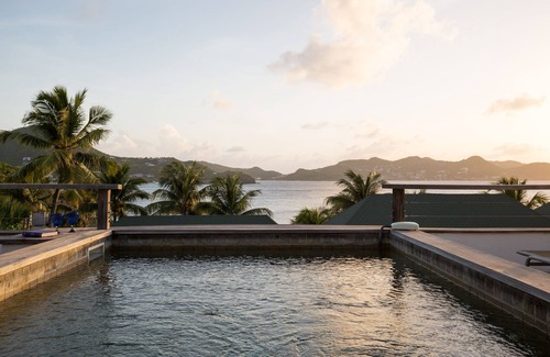 Pointe Milou Villa | Vues majestueuses, emplacement idéal, grande piscine et bassin profond, salons privés