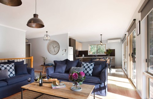 Hepburn Maison | Phoenix Summary: Tuck