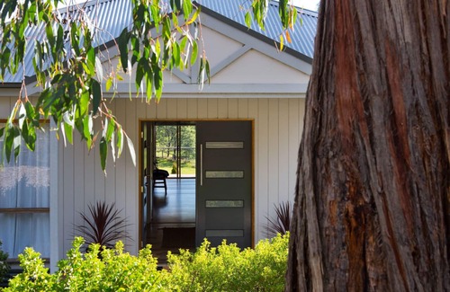 Hepburn Maison | Phoenix Summary: Tuck