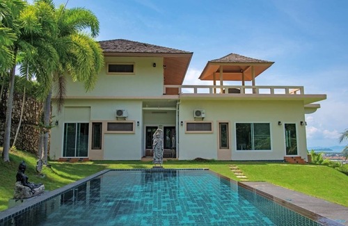 Ko Kaeo Maison | Luxueuse villa au sommet d'une colline, avec vue sur l'océan et lumière de la ville de Phuket