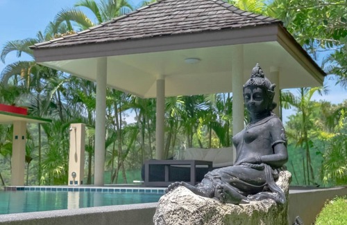 Ko Kaeo Maison | Luxueuse villa au sommet d'une colline, avec vue sur l'océan et lumière de la ville de Phuket