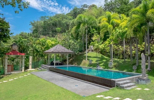 Ko Kaeo Maison | Luxueuse villa au sommet d'une colline, avec vue sur l'océan et lumière de la ville de Phuket