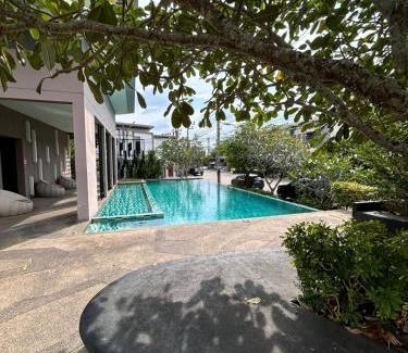 Ko Kaeo Maison | Phuket House House with excellent location and excellent views Sleeping area Отличный Дом, Комната со всеми удобствами