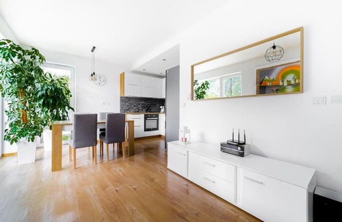 Zabierzow Villa | Piękny dom blisko lasu i Krakow Airport