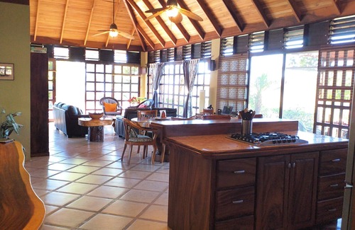 Pan de Azucar Maison | Pica Flora Balinese style Chalet Atenas Costa Rica