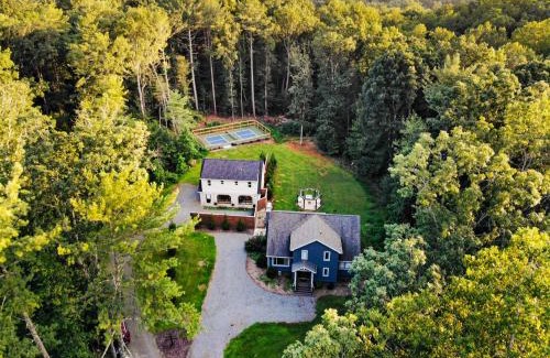 Nellysford Maison | Pickleball - 2 Homes - Sleeps 20 - 151 Brew Trail