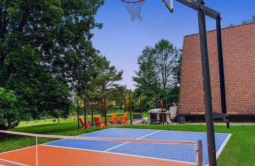 Marietta Chalet De Ski | Pickleball + Hot Tub | Luxe A-Frame Escape