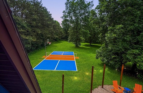 Marietta Chalet De Ski | Pickleball + Hot Tub | Luxe A-Frame Escape
