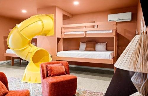 Glendale Maison | Pickleball & Mini Golf Karaoke Game Room