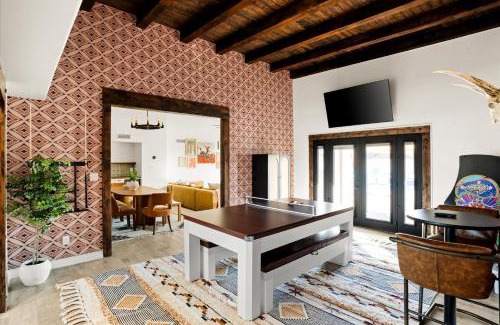 Glendale Maison | Pickleball & Mini Golf Karaoke Game Room