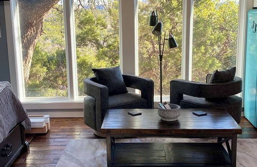 Steiner Ranch Autre | Pickleball Palace - Private Guesthome and Court adjacent to Historic Castle