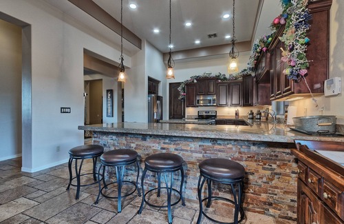 Apache Junction Maison | 5 étoiles Capacité d'accueil 26 5800 SQ Ft Private Oasis Estate avec piscines, fontaines et théâtre