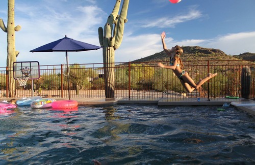 Apache Junction Maison | 5 étoiles Capacité d'accueil 26 5800 SQ Ft Private Oasis Estate avec piscines, fontaines et théâtre