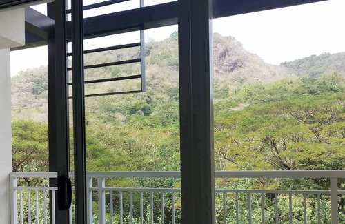 Nasugbu Appartement | Pico de Loro Cove à Hamilo Coast, Beach & Country Club, condo en bord de mer - B
