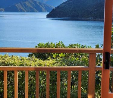 Whatamango Bay Appartement | Picton Paradise Cottages