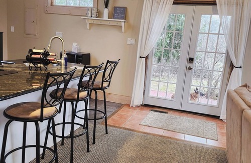 Sassamansville Cottage | Picture Perfect Cottage at Rocky Springs