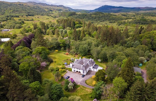 Taynuilt Appartement | Picturesque country suite located at Lonan Country House & Gardens in Scotland!