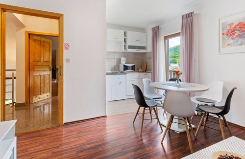 Otocac Appartement | Appartement confortable à Otočac avec balcon