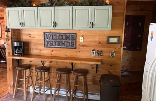 Alton Bay Maison | Picturesque Log Cabin in Alton, NH
