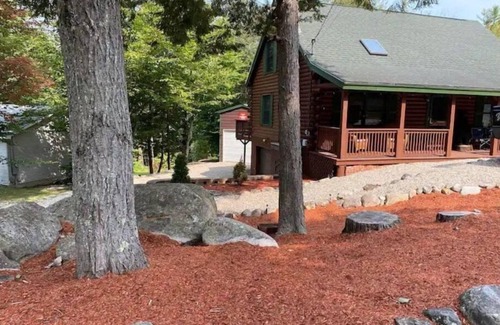 Alton Bay Maison | Picturesque Log Cabin in Alton, NH