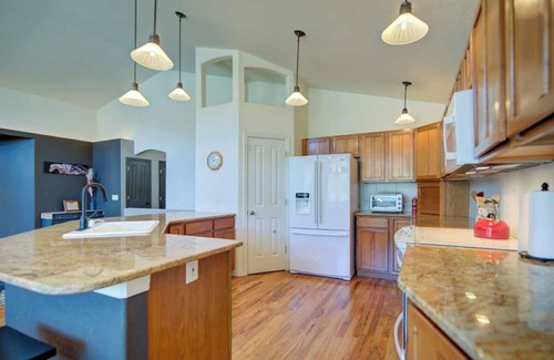 Palmer Lake Maison | Picturesque 'Pueblo' at Palmer Lake Sleeps 14