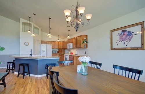 Palmer Lake Maison | Picturesque 'Pueblo' at Palmer Lake Sleeps 14