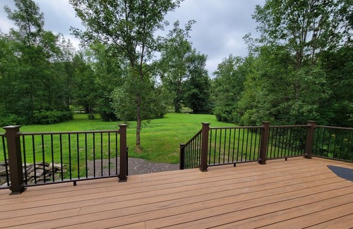 Hartwick Cabine | Picturesque Waterfront Log Cabin