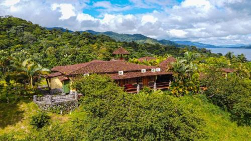 El Fosforo Maison | Pie In The Sky 3, Stunning Lake Volcano Views!