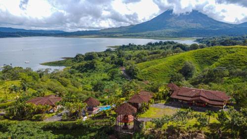 El Fosforo Maison | Pie In The Sky 3, Stunning Lake Volcano Views!