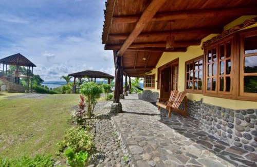 El Fosforo Maison | Pie In The Sky 3, Stunning Lake Volcano Views!