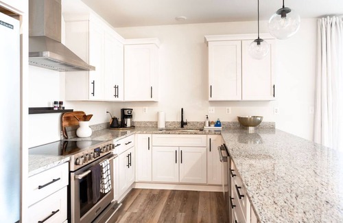 Batesville Appartement | Piedmont Place 301| Lux Vineyard & Brewery Getaway in the Heart of Crozet | Pet Friendly