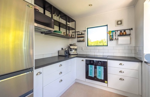 Waiheke Island Maison | PIEMELON BAY VIEWS - Coast & Country