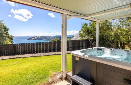Waiheke Island Maison | Piemelon Bay Views - Coast & Country