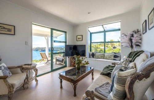 Waiheke Island Maison | Piemelon Bay Views - Coast & Country