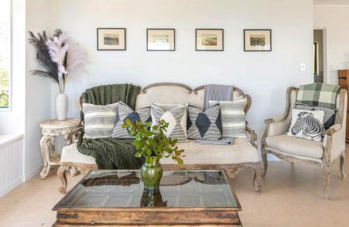 Waiheke Island Maison | Piemelon Bay Views - Coast & Country