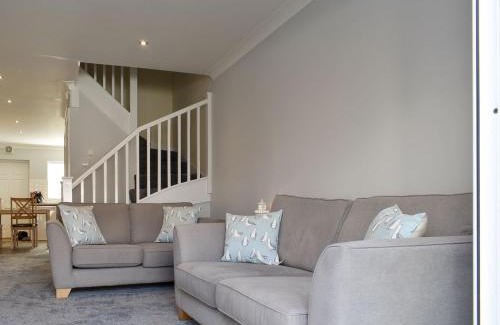 Hopton Maison | Pier View