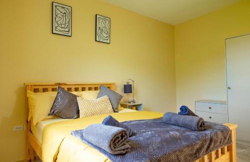Kingstown Maison | Pierocks Highgate Entire house Free Parking and WI-FI