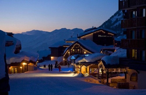 Belle Plagne Appartement | 2 chambres / 2 salles de bains, 8 couchages. Ski in / out à côté de l'école de ski, des magasins / restaurants
