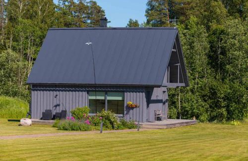 Pohja-Parnumaa Parish Maison | Piesta riverside cottage in Soomaa region
